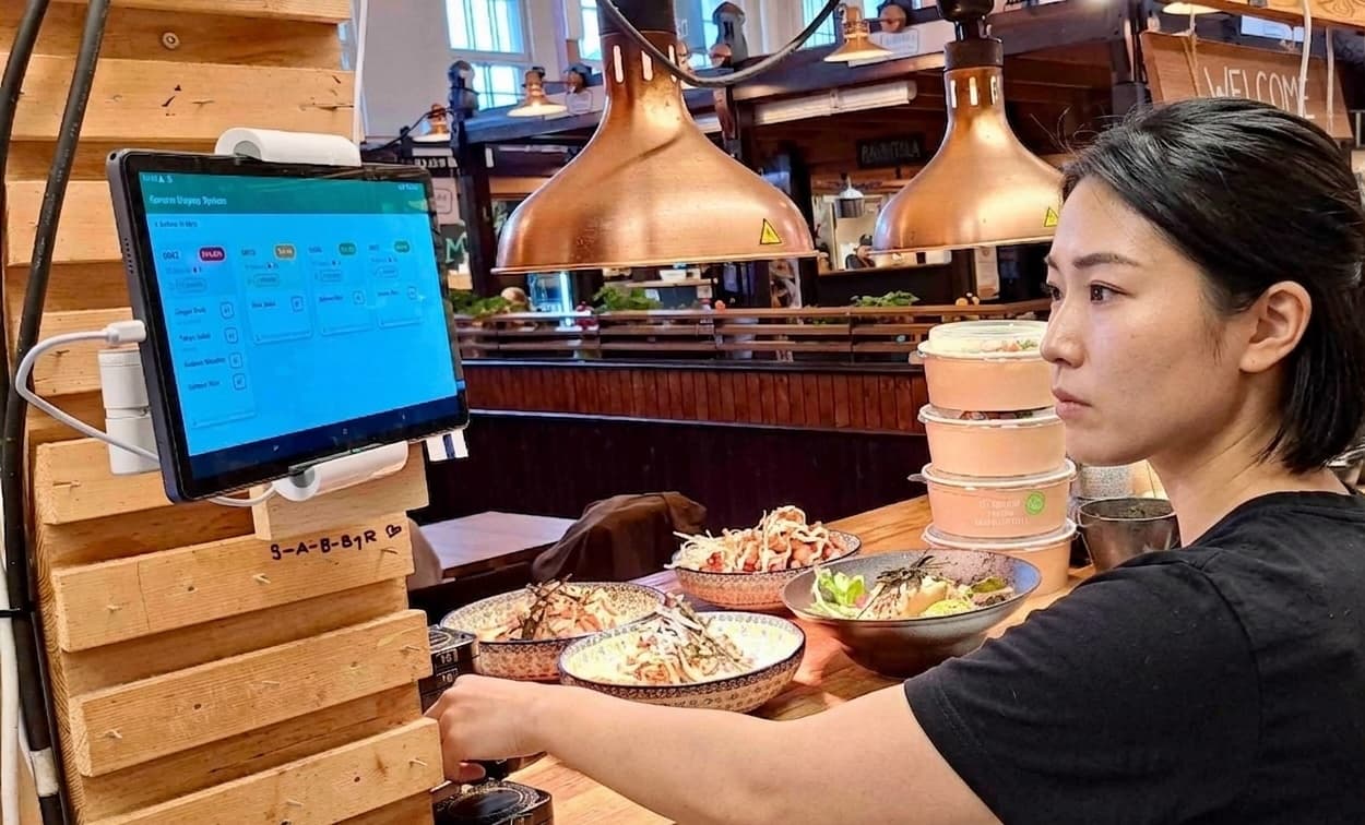 From Paper Orders to Digital Server Display